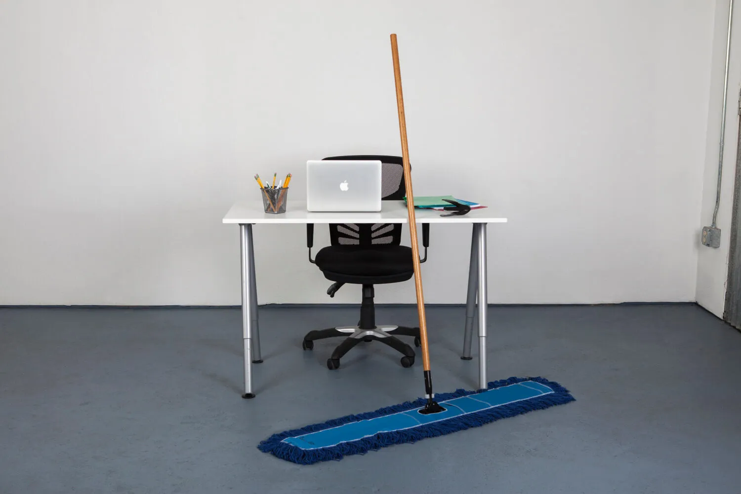 60" Yuma Microfiber Dust Mop