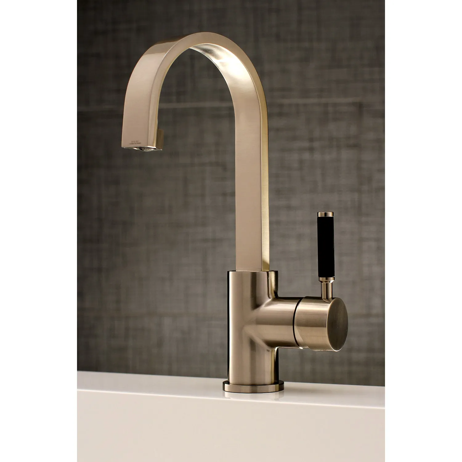 Fauceture LS8218DKL Kaiser Single-Handle Bathroom Faucet Drain