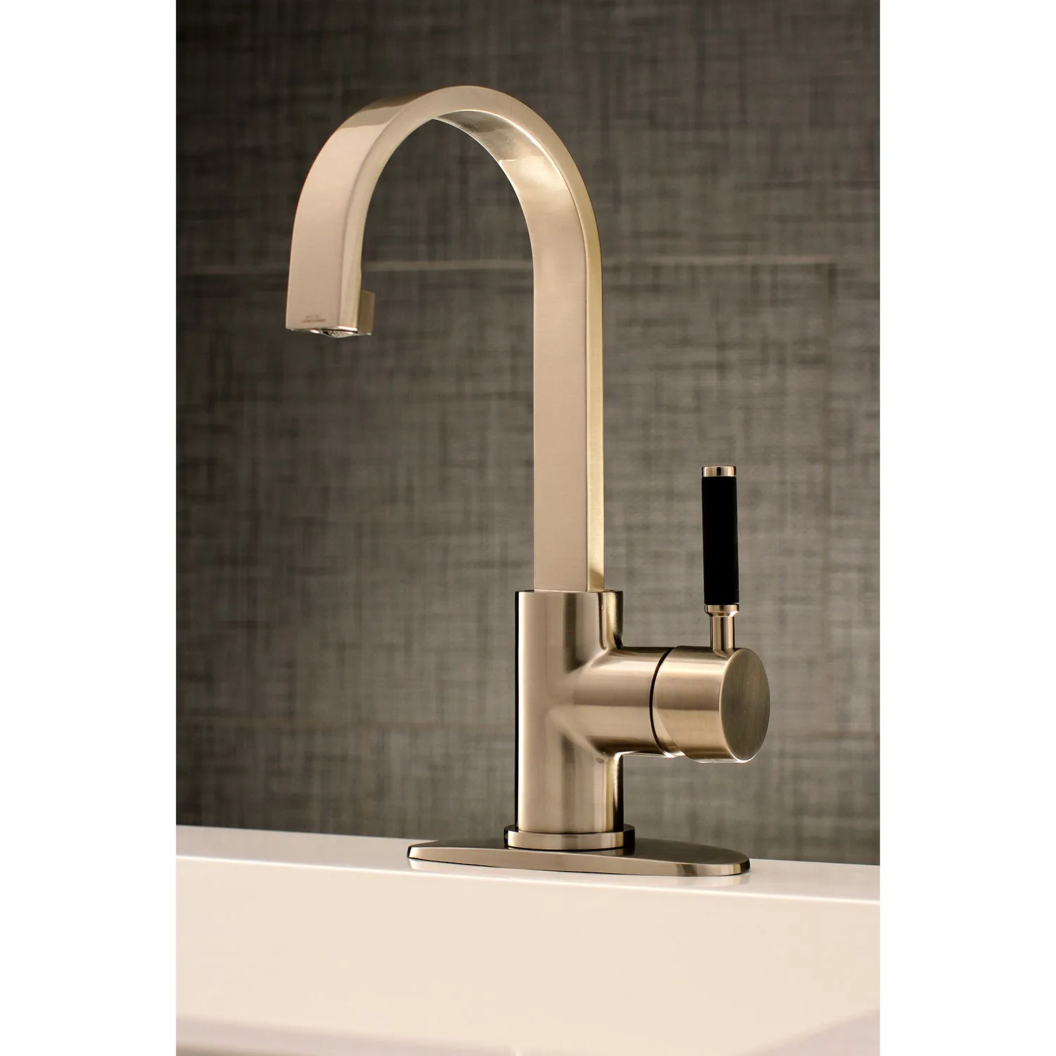 Fauceture LS8218DKL Kaiser Single-Handle Bathroom Faucet Drain