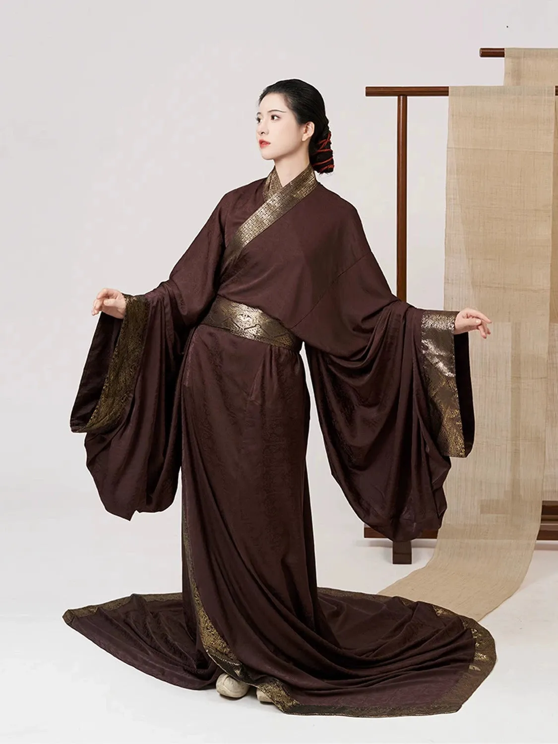 Historically Accurate Han Dynasty Hanfu, Straight Hem Robe, Xuanwu 玄乌 (Preorder)