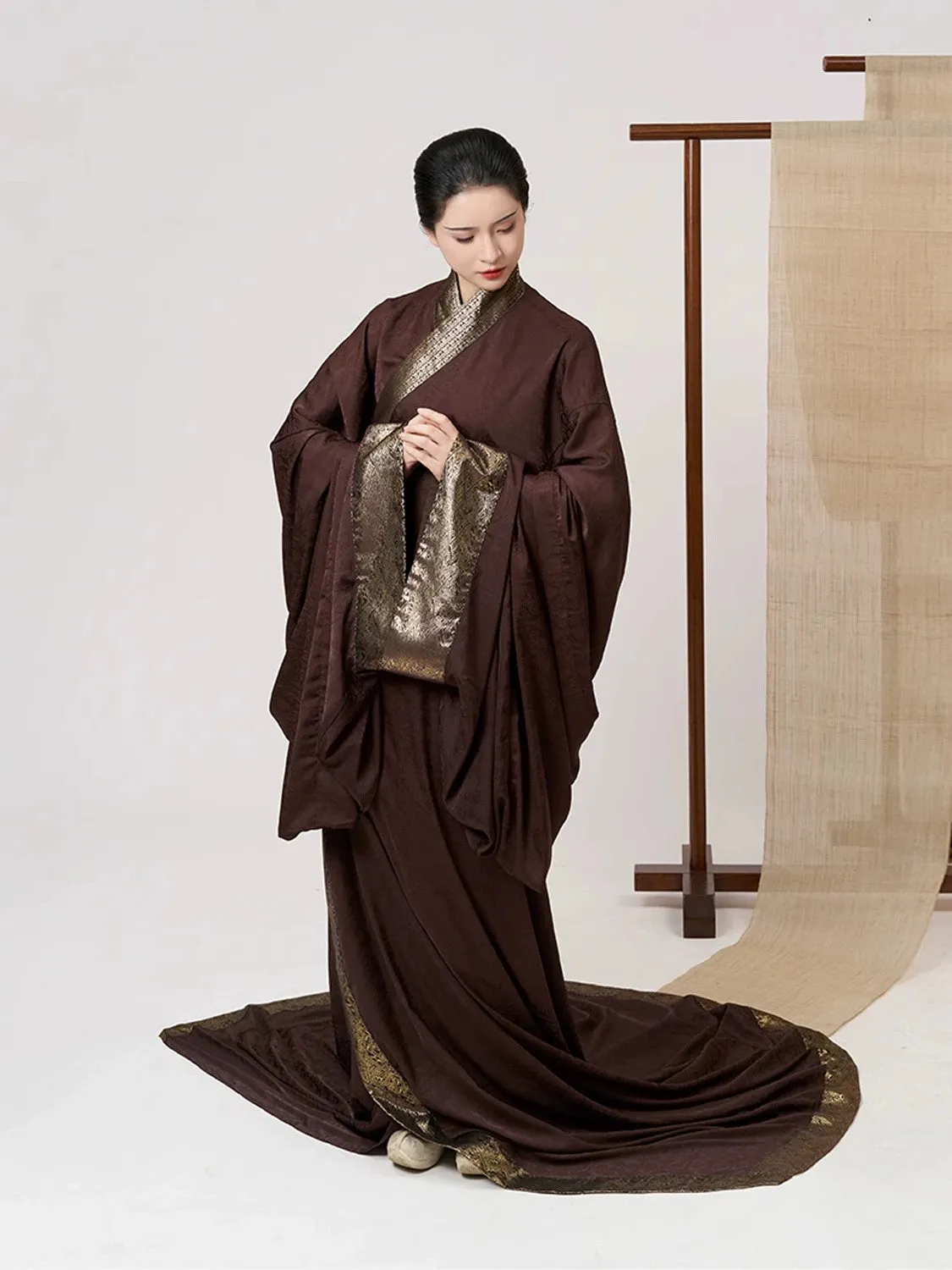 Historically Accurate Han Dynasty Hanfu, Straight Hem Robe, Xuanwu 玄乌 (Preorder)